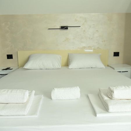 Pansion Eden Hotell Ni Exteriör bild