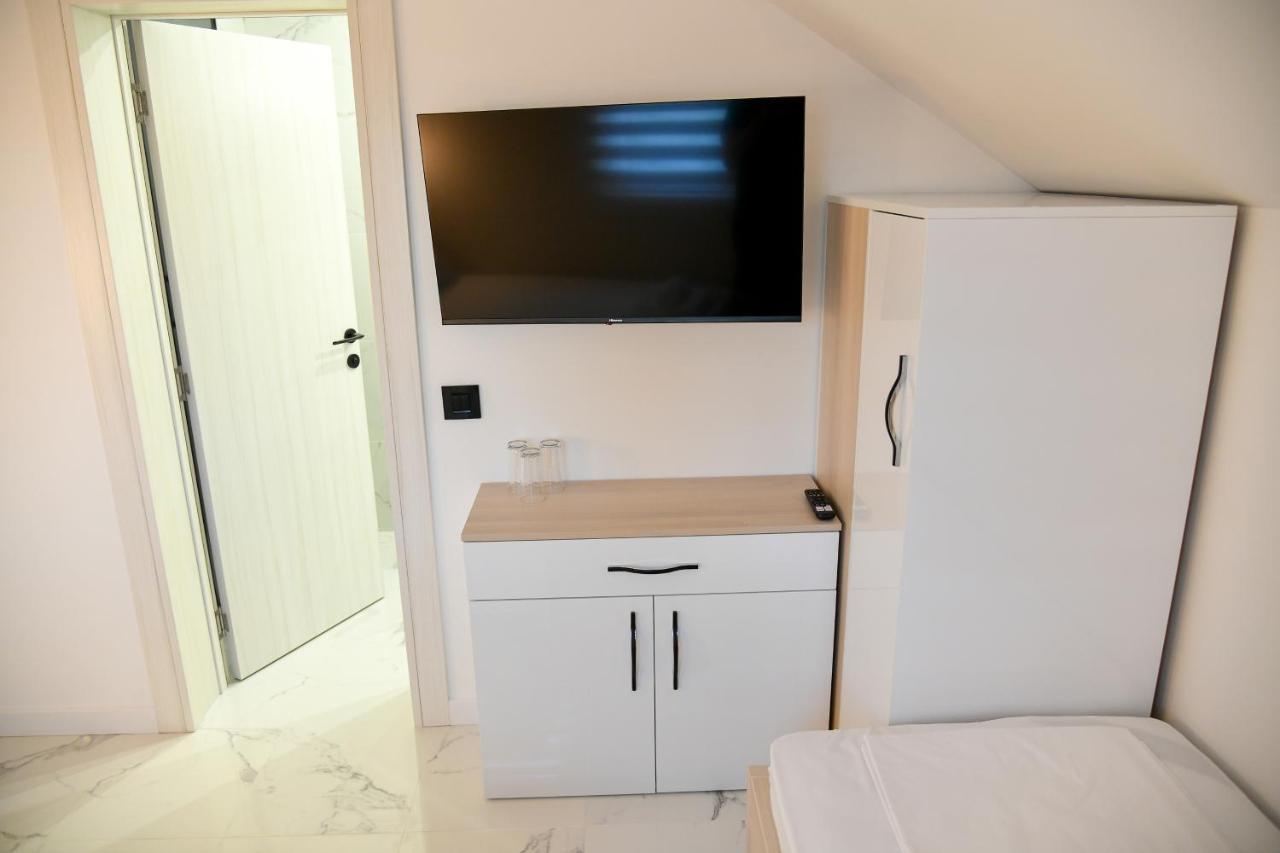 Pansion Eden Hotell Ni Exteriör bild